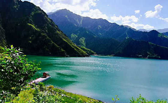 新疆天池美景图